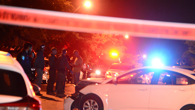 הרוג בן 40 נמצא הרוג כתוצאה מירי ברחוב שלמה בן יוסף בבאר שבע (צילום: הרצל יוסף)