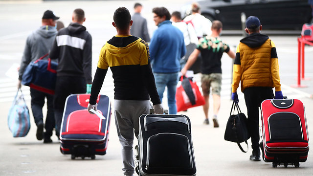 רומניה עובדים עונתיים מגיעים ל אוסטריה וינה (צילום: רויטרס)