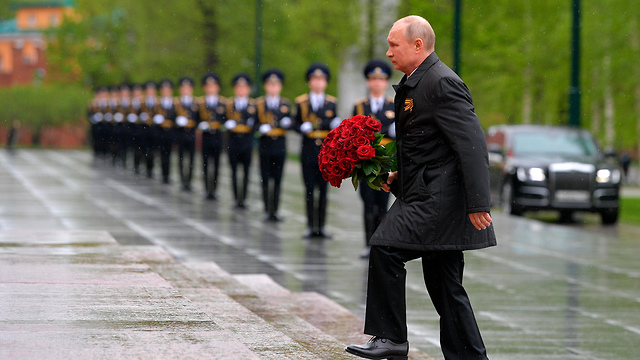 נשיא רוסיה ולדימיר פוטין טקס ציון 75 ניצחון על גרמניה הנאצית ב מוסקבה (צילום: AP)