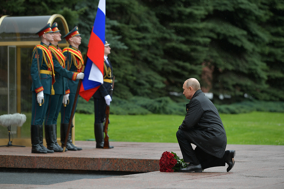 נשיא רוסיה ולדימיר פוטין טקס ציון 75 ניצחון על גרמניה הנאצית ב מוסקבה (צילום: רויטרס)