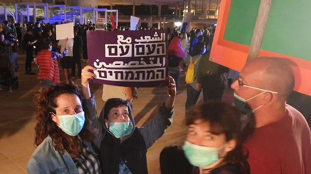 הפגנת מתמחים בכיכר הבימה בתל אביב (צילום: אדיר ינקו )