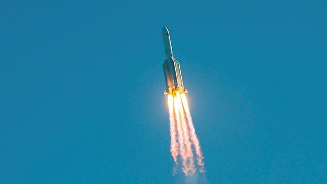 שיגור הרקטה בשבוע שעבר (צילום: AFP)