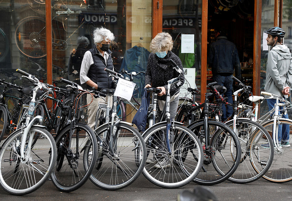 חנות אופניים פריז צרפת (צילום: רויטרס)
