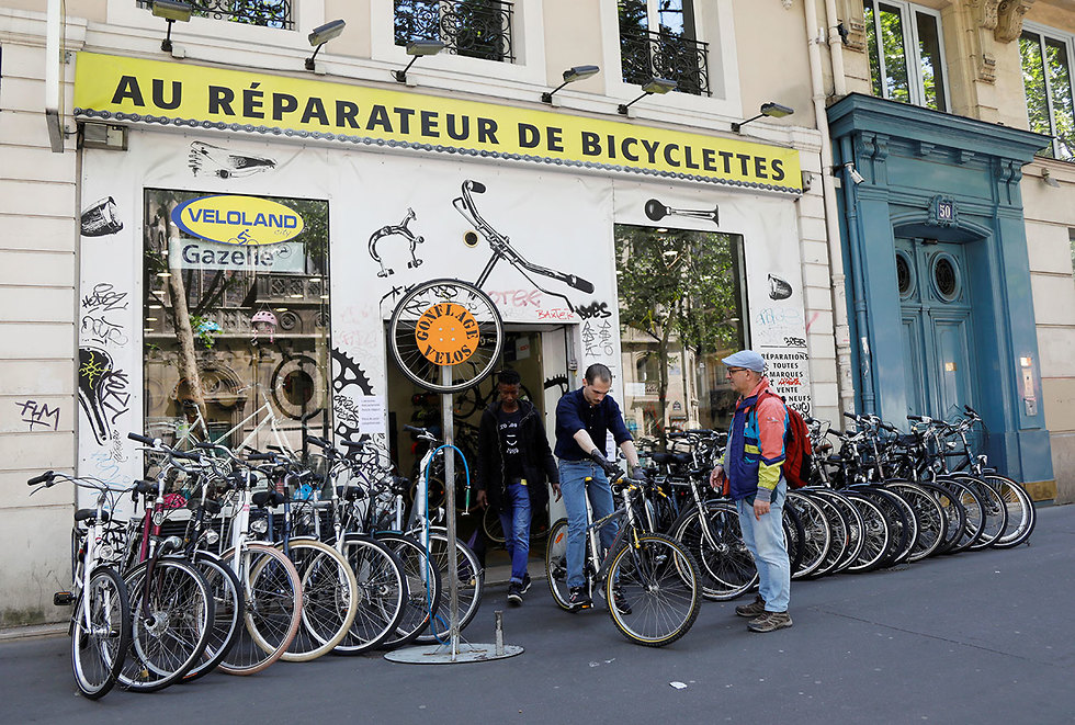 חנות אופניים פריז צרפת (צילום: רויטרס)