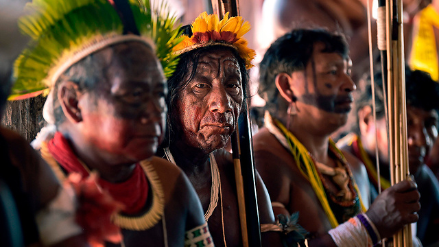 ילידים בכפר פיארקו בשמורת שינגו ב ברזיל (צילום: AFP)