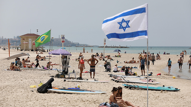חוף ים תל אביב (צילום: EPA)