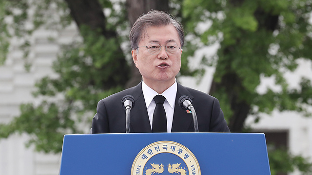 מון ג'יאה-אין נשיא דרום קוריאה ב טקס זיכרון ל טבח ב קוואנגג'ו ב-1980 (צילום: EPA)