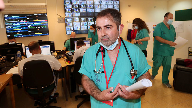 דוקטור כרים סלומה בבית החולים שיבא  (צילום: יריב כץ)