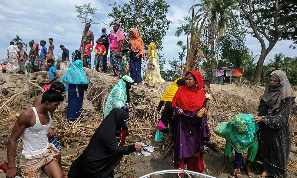 פינוי תושבים באי בהולה ב בנגלדש  לקראת הגעתה לאזור של סופה ציקלון בשם אמפאן (צילום: AFP)