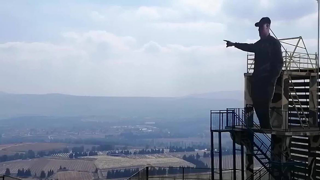 כיתוב: פסל קאסם סולימאני דרום לבנון חיזבאללה רצועת הביטחון ()