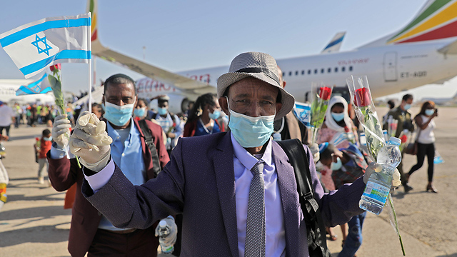  119 עולים חדשים מאתיופיה הגיעו לישראל בטיסה מיוחדת של הסוכנות היהודית (צילום: AFP)