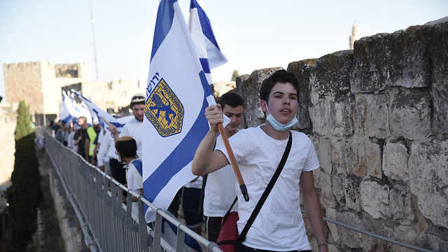 צעדת הדגלים המסורתית לציון יום ירושלים בהשתתפות רפי פרץ ויהודה גליק (צילום: יואב דודקביץ)