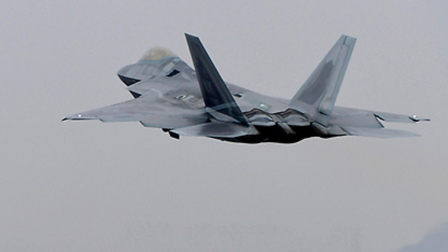 מטוס קרב F-22 אמריקני ב דרום קוריאה תרגיל משותף צבא ארה