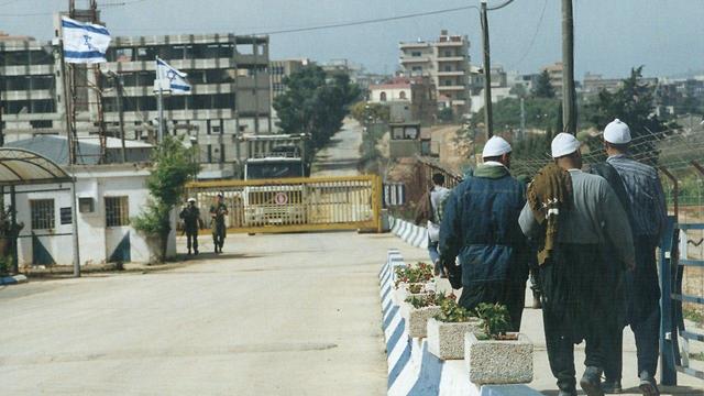 שער פטמה עובדים פועלים לבנונים לבנון ישראל רצועת הביטחון 1999 (צילום: אפי שריר)
