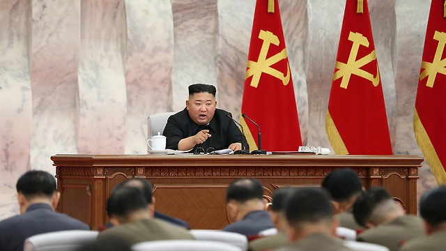 צפון קוריאה קים ג'ונג און משתתף ב ישיבה אחרי 3 שבועות נוספים של היעדרות (צילום: רויטרס)