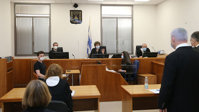השופטים בפתיחת הדיום הראשון במשפטו של בנימין נתניהו (צילום: עמית שאבי)