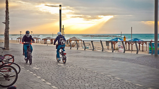 עיריית תל אביב אישרה פרוייקט נרחב להכפלת שבילי האופניים בעיר בתוך חמש שנים (צילום: נועה גוטמן)