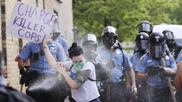 Протесты в Миннеaполисе. Фото: EPA