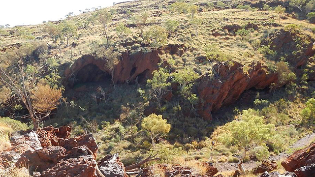 מערות שבהן התגוררו בני אדם לפני 46,000 שנה ב מערב אוסטרליה שהופצצו ע