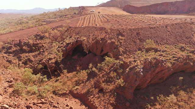 מערות שבהן התגוררו בני אדם לפני 46,000 שנה ב מערב אוסטרליה שהופצצו ע