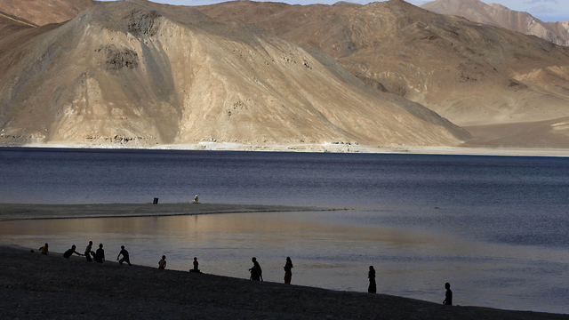 אגם באזור לדאק ליד הגבול בין הודו ל סין תמונת ארכיון מ-2011 (צילום: AP)