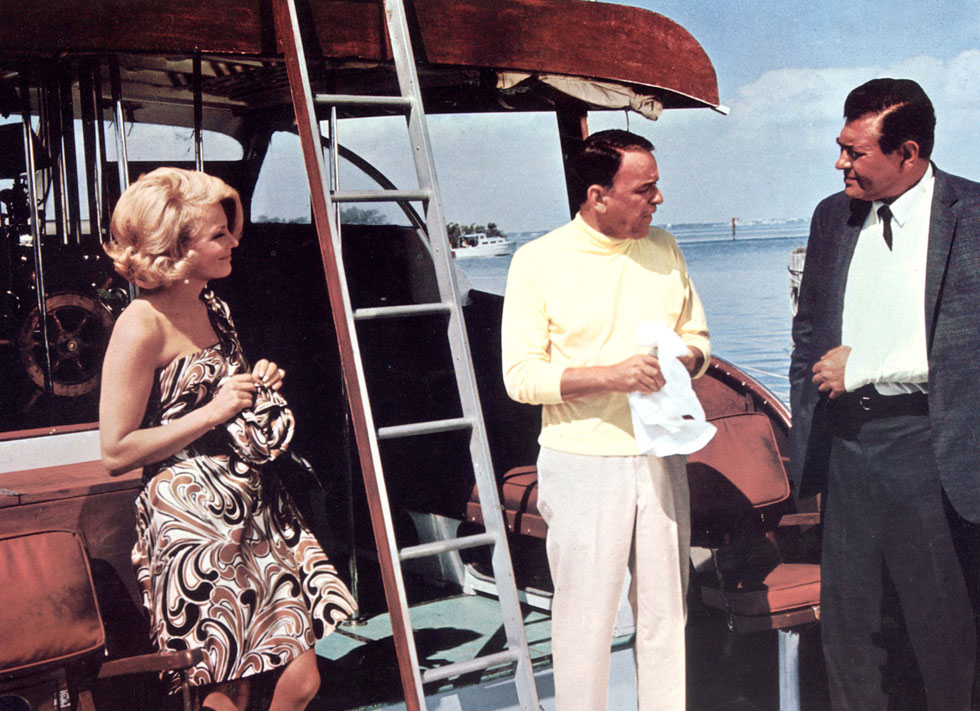 עם פרנק סינטרה וסיימון אוקלנד בסרט "טוני רום", 1967 (צילום: rex/asap creative)