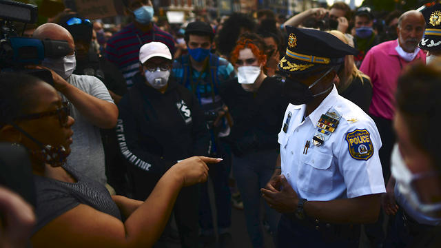 הפגנות בעקבות מותו של ג'ורג' פלויד בפילדלפיה (צילום: AFP)