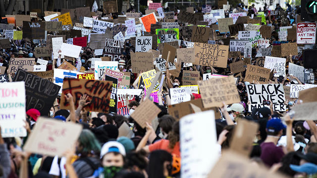 הפגנות בלוס אנג'לס בעקבות מותו של ג'ורג' פלויד (צילום: EPA)
