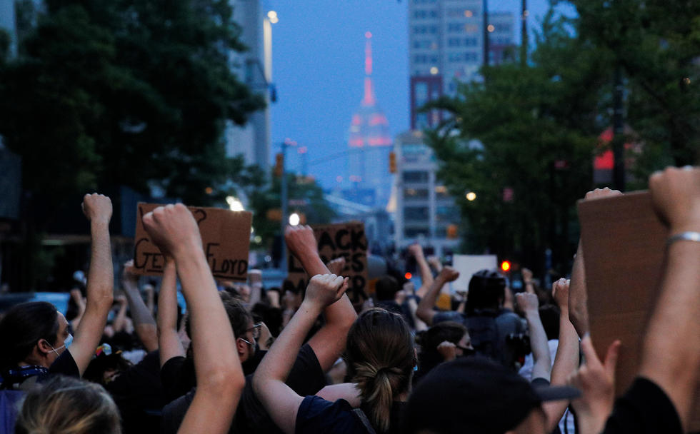 הפגנה בברוקלין בעקבותו מותו של ג'ורג' פלויד (צילום: רויטרס)