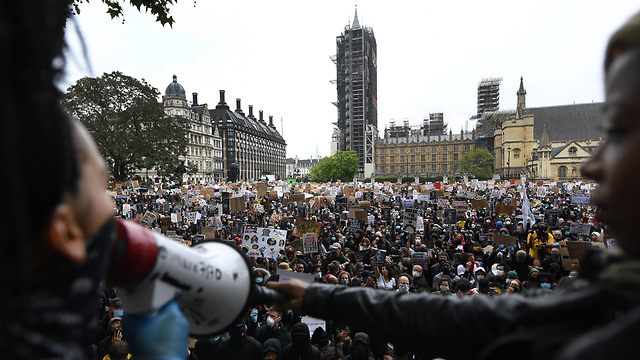 ג'ורג' פלויד מחאה עולמית לונדון בריטניה הפגנה (צילום: EPA)