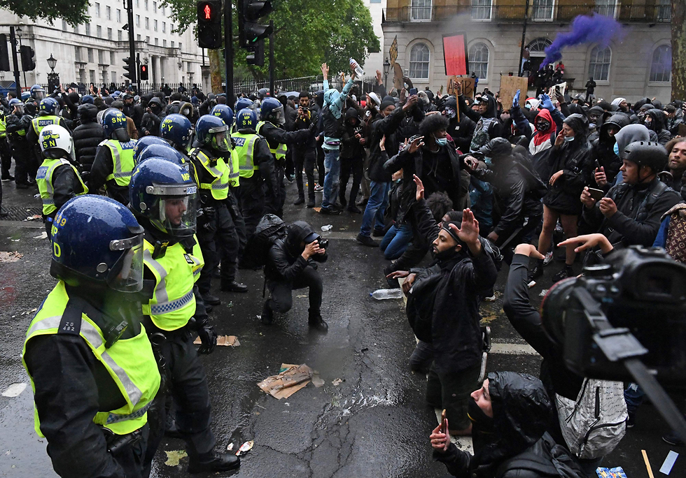 ג'ורג' פלויד מחאה עולמית לונדון בריטניה הפגנה (צילום: AFP)