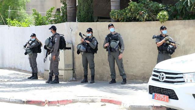 ביקורו של השר לביטחון פנים אמיר אוחנה בשכונת ג'ואריש ברמלה (צילום: שאול גולן)