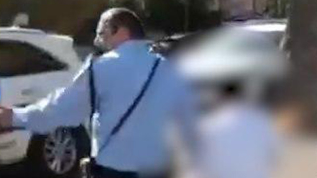 המשטרה עצרה נער בן 13 בירושלים שניסה לגנוב אקדח משוטרת ()