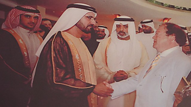  עם שליט דובאי וראש ממשלת איחוד האמירויות, השיח' מוחמד בין ראשיד אל מכטום (באדיבות הקהילה היהודית איחוד האמירויות)