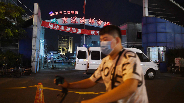שוק מזון בסין נסגר עקב הקורונה (צילום: AFP)