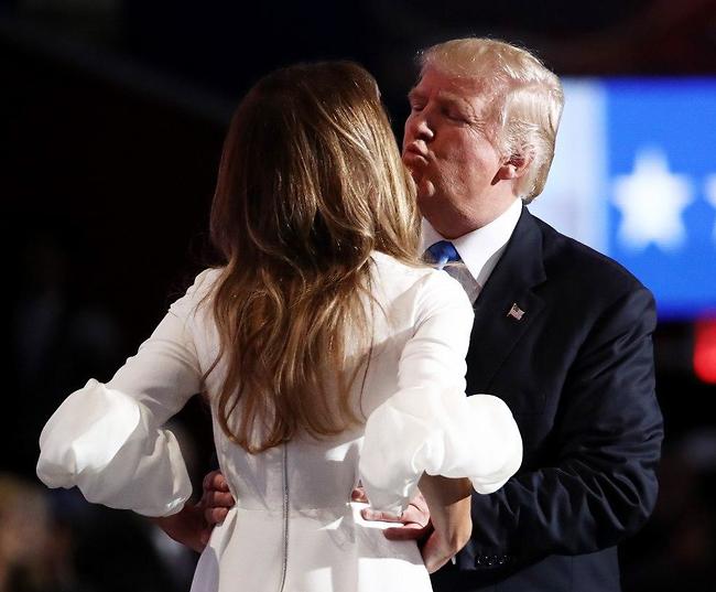 "שוב? התנשקנו לפני חודשיים!" (צילום: Gettyimages) "שוב? התנשקנו לפני חודשיים!" (צילום: Gettyimages)