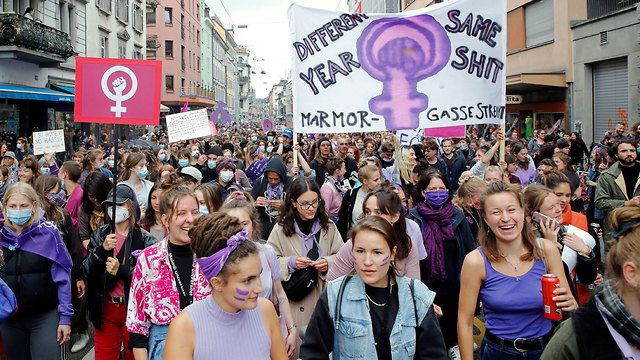 שווייץ מחאת נשים צרחות ציריך (צילום: רויטרס)