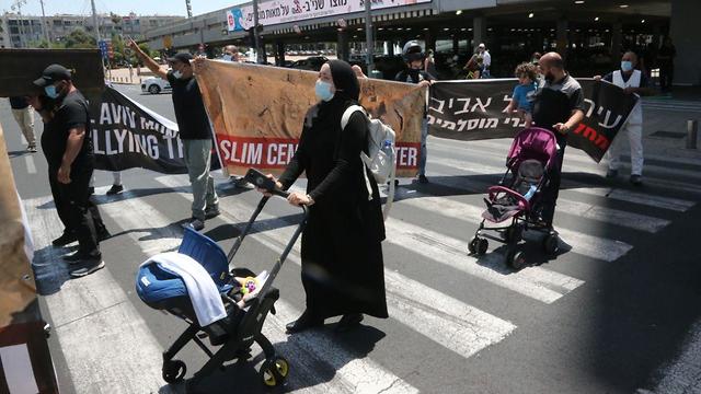 הפגנות מול עיריית תל אביב על רקע הרס בית הקברות המוסלמי (צילום: מוטי קמחי)