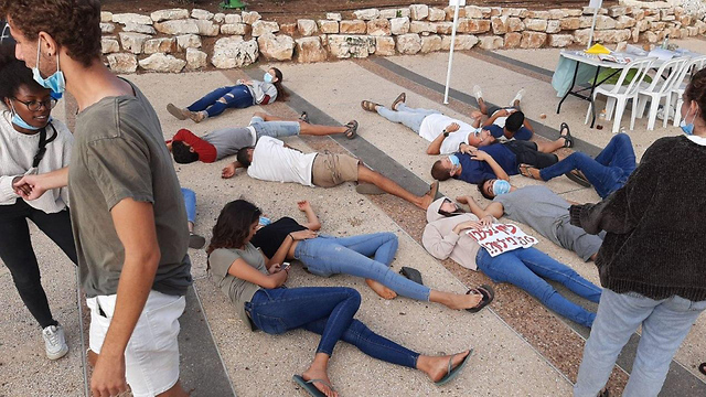 הפגנה נגד אלימות כלפי נשים בחיפה (צילום: מכינה קדם צבאית חנתון)