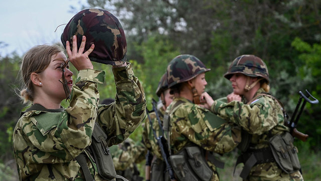 הונגריה מתגייסים חדשים ל צבא בעיר גיור (צילום: AFP)