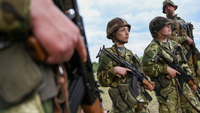 הונגריה מתגייסים חדשים ל צבא בעיר גיור (צילום: AFP)