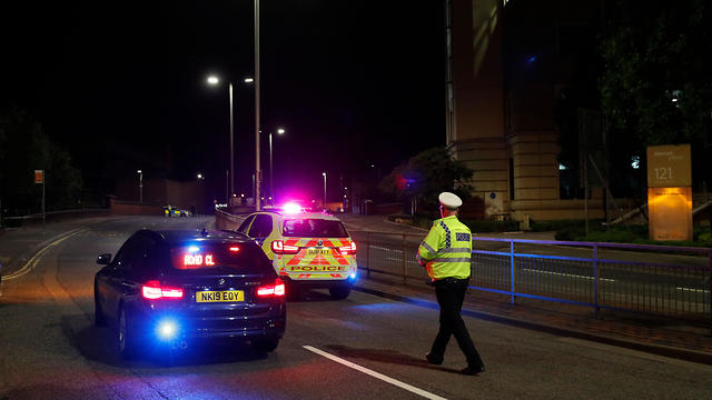 בריטניה רדינג משטרה שוטרים דקירות טרור (צילום: AFP)