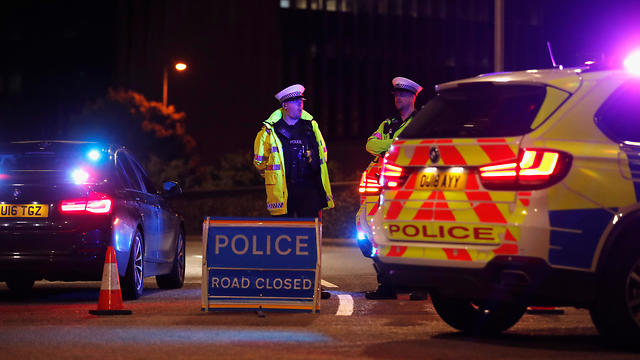 בריטניה רדינג משטרה שוטרים דקירות טרור (צילום: רויטרס)