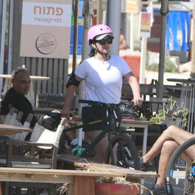 רוכבת רצינית (צילום: מוטי לבטון) רוכבת רצינית (צילום: מוטי לבטון)
