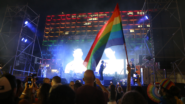 עצרת הגאווה בכיכר רבין בתל אביב (צילום: תומי הרפז)