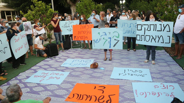 הפגנת מחאה נגד בנימין נתניהו בשדרות רוטשילד (צילום: מוטי קמחי )