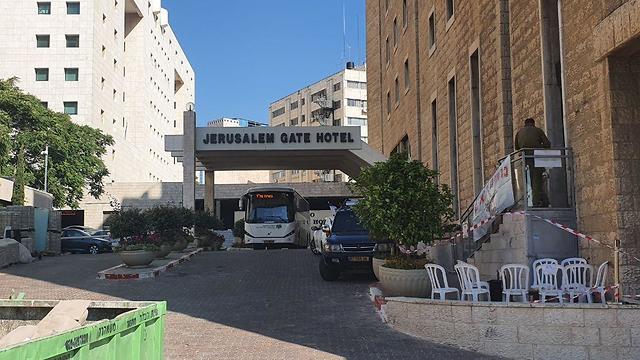 מלון שערי ירושלים אליו פונו החולים היהודים (צילום: אלי מנדבלאום )