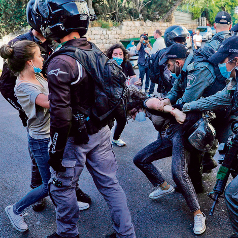 התנגשות בין מפגינים לשוטרים במזרח העיר | צילום: איי-אף-פי