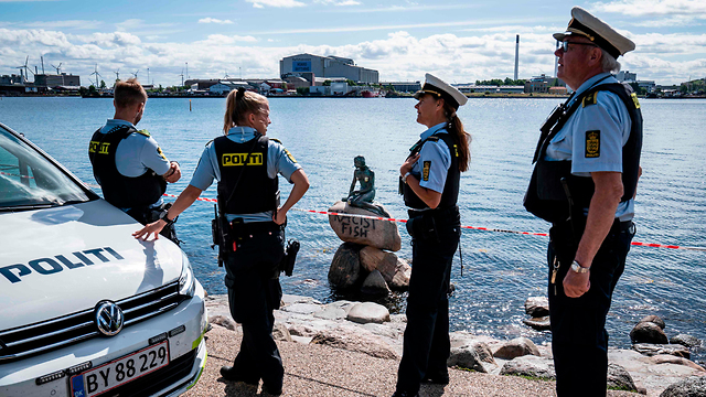 דנמרק קופנהגן פסל בת הים הקטנה הושחת (צילום: AFP)