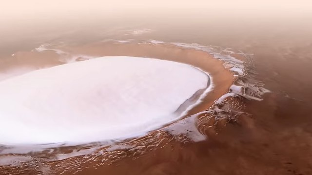 המכתש הלבן במאדים (צילום: סוכנות החלל האירופית)